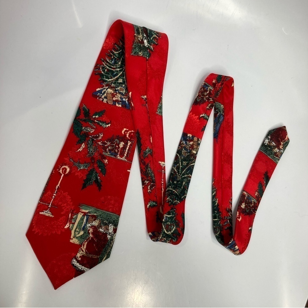 Allyn Saint George Christmas tie made in the‎ USA